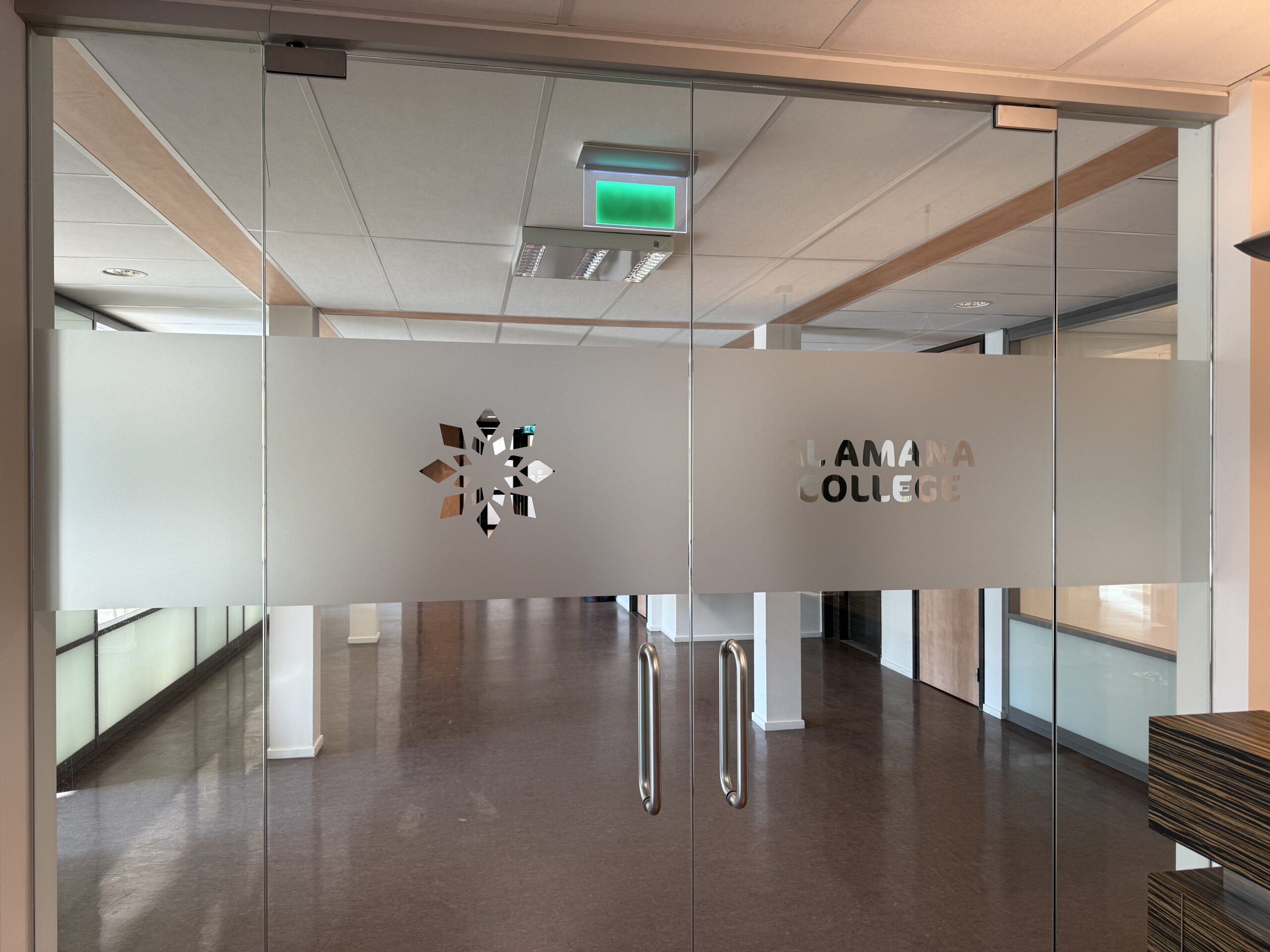 Etched glass raamfolie uitgesneden met logo/tekst - foto 4